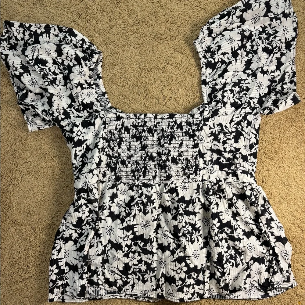 LOFT‎ Black and White Floral Puff Sleeve Blouse